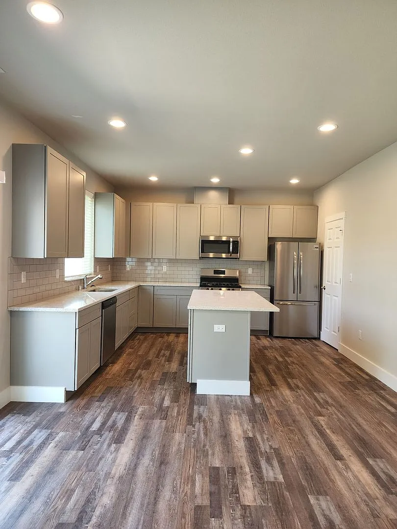 Yelm Creek Estates, 4 Bedroom, 2.5 Bathroom Home! — Photo 4
