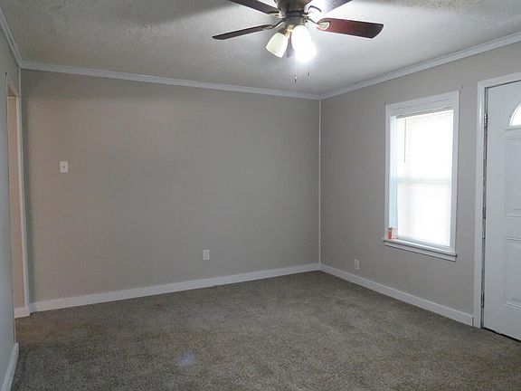 3rd image of 14 Oak St