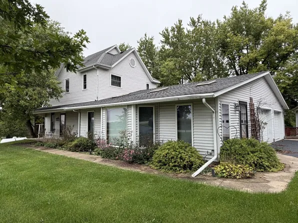 2472 W Red Oak Rd, Freeport, IL 61032