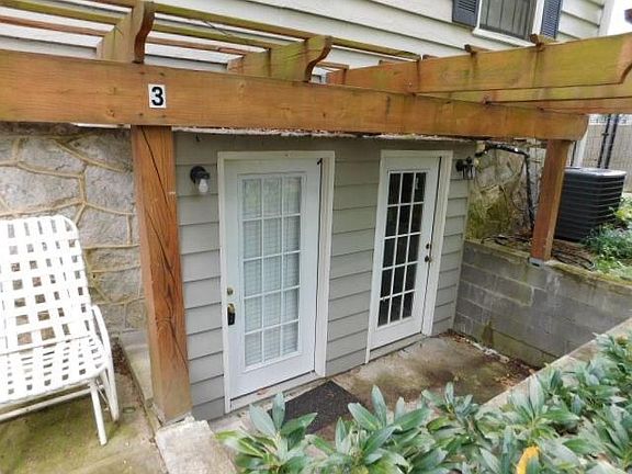3rd image of 1742 Monroe Dr NE APT C
