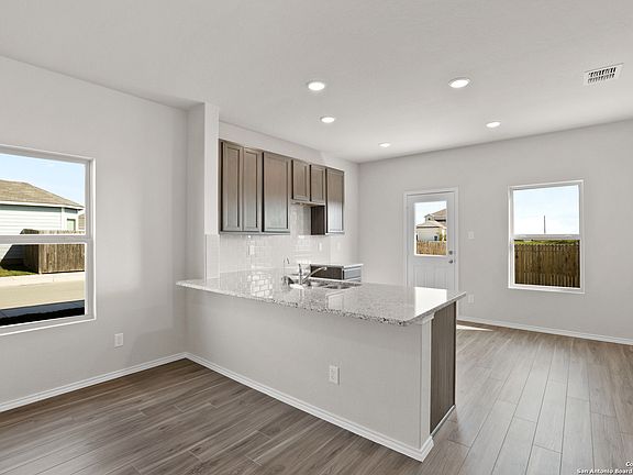 5th image of 2719 Bloomsbury Street