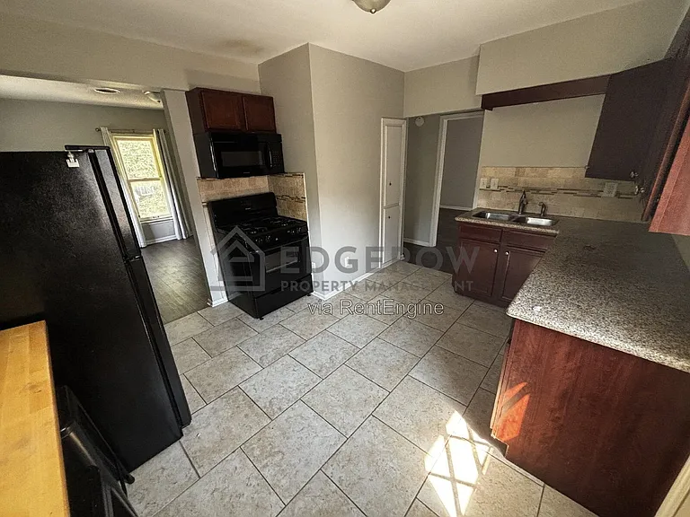 354 Holmdene Blvd NE — Photo 6