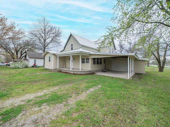 828 Walnut St, Chetopa, KS 67336