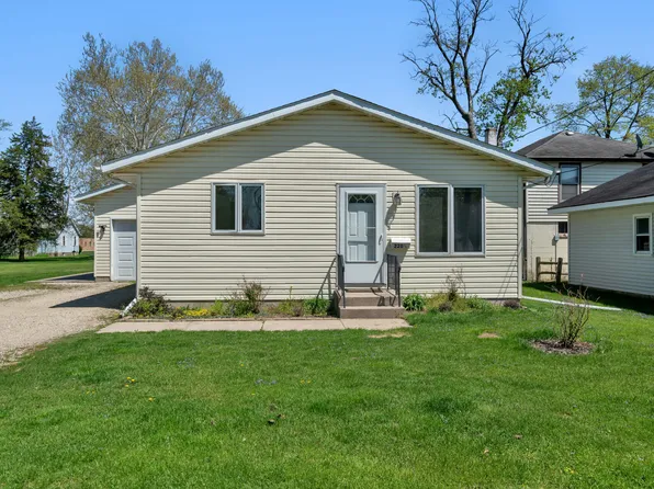 220 1/2 W Gordon St, Coal City, IL 60416