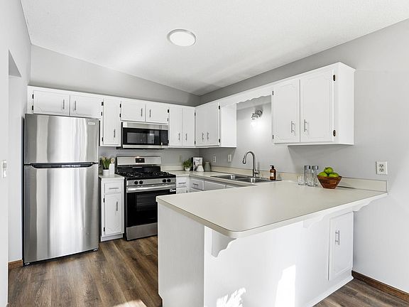 5th image of 428 96th Ln NE