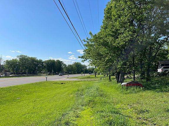 5th image of 1932 N Benton Dr