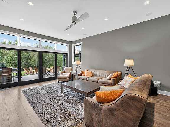 5th image of 6444 Irving Dr