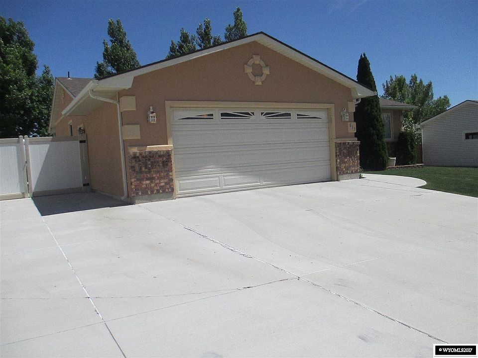 1st image of 813 Madison Dr