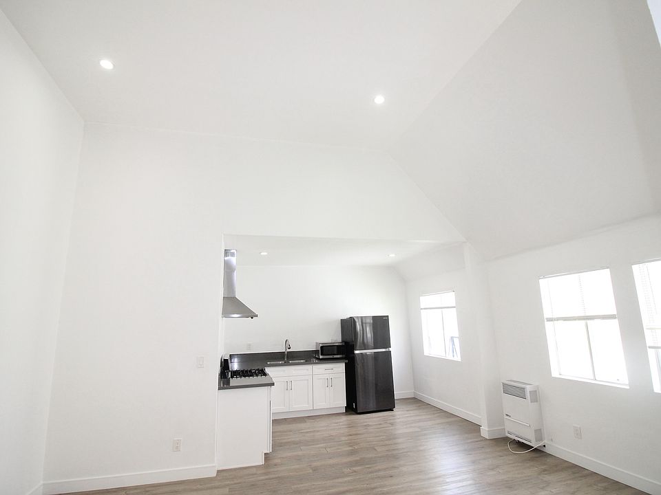 1st image of 722 S Manhattan Pl #305C