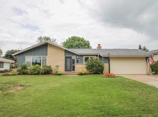 6280 Thorncrest Dr, Greendale, WI 53129