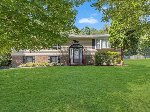 135 Northview Cir, Beaver, PA 15009