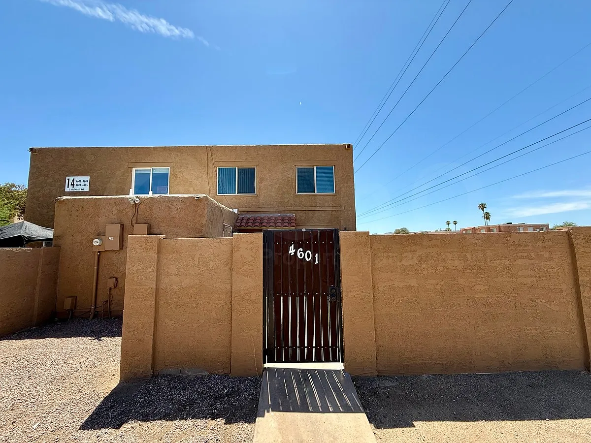 2 bed, 1.5 bath, 924 sqft, $1,349 — Photo 2