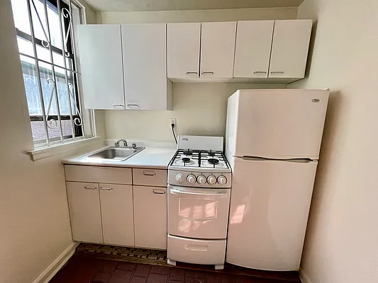 Rented by Compass | media 7