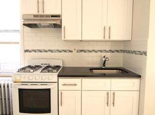 24-27 Steinway St, Astoria, NY 11103