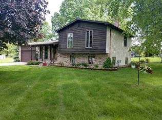 6120 Byram Lake Dr, Linden, MI 48451
