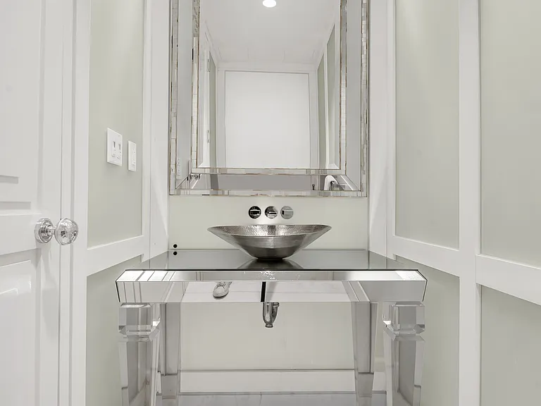 20 W 53rd St #32B — Photo 7