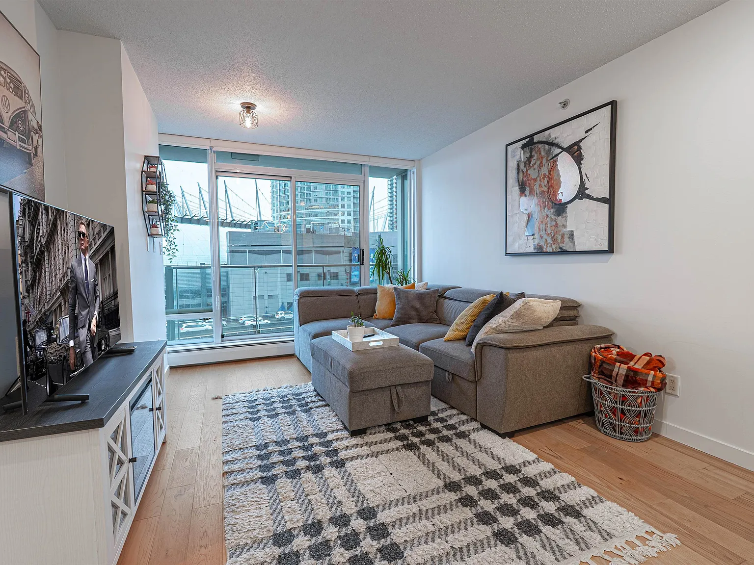 1 bed, 600 sqft, $3,300 — Photo 2
