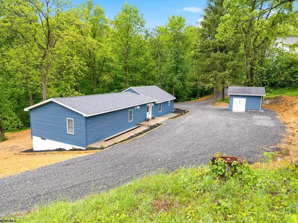1144 Grafton Rd, Morgantown, WV 26508