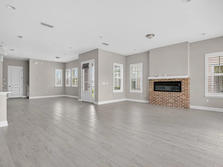 527 Marquesa Cir — Photo 11