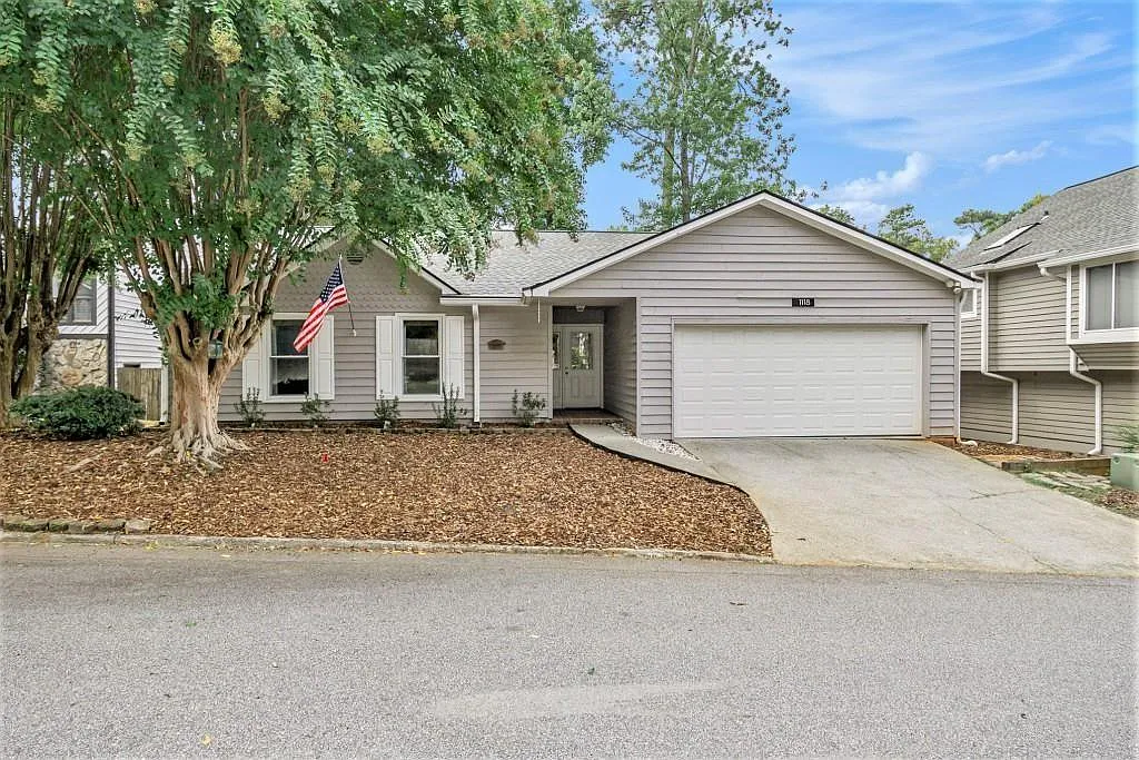 3 bed, 2.0 bath, 1575 sqft, $3,700 — Photo 1