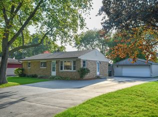 2721 Arrowhead St, Racine, WI 53402