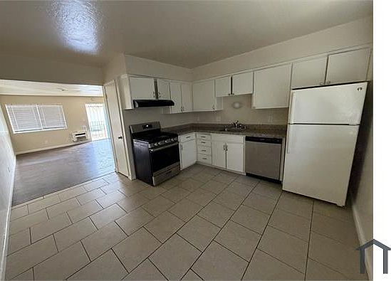 1st image of 1116 W 5th St APT 3