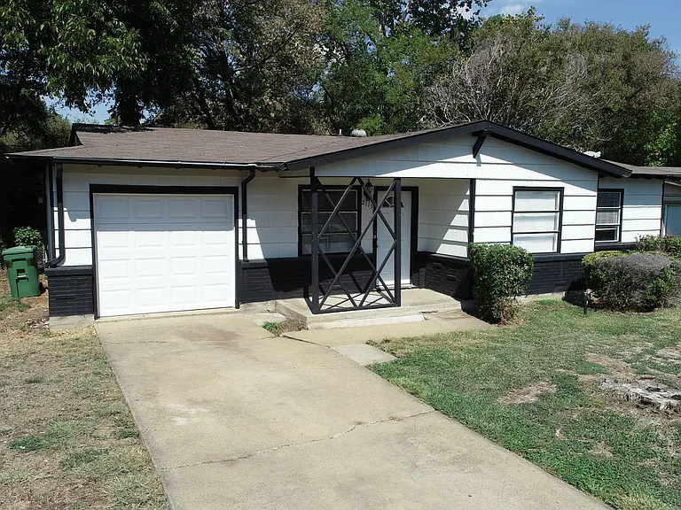2113 Cloverdale St — Photo 14