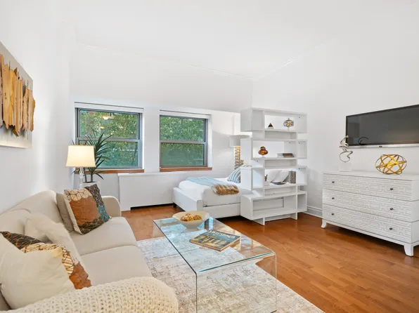 350 East 82nd Street 2G image 2 of 18