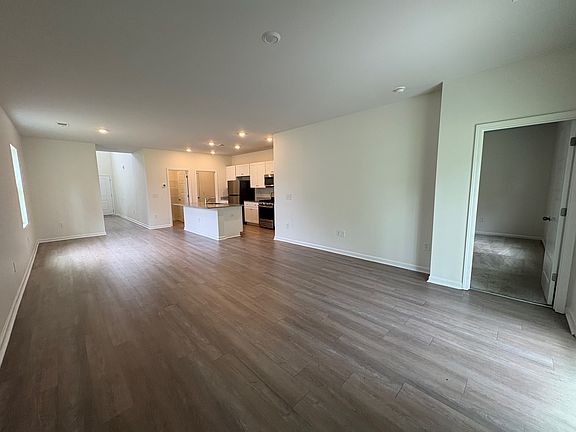 5th image of 168 Carolina Lakes Blvd