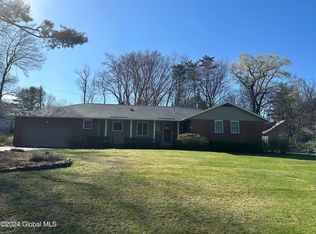 1353 Rowe Rd, Niskayuna, NY 12309