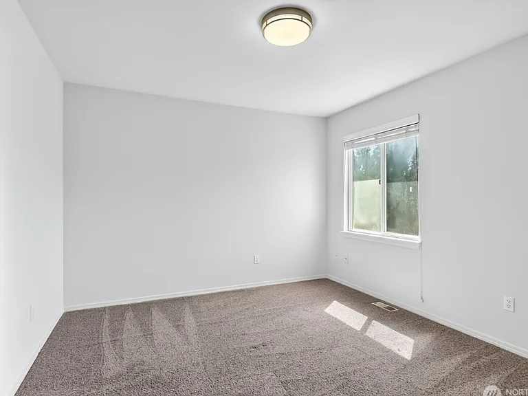 24011 SE 21st St — Photo 17