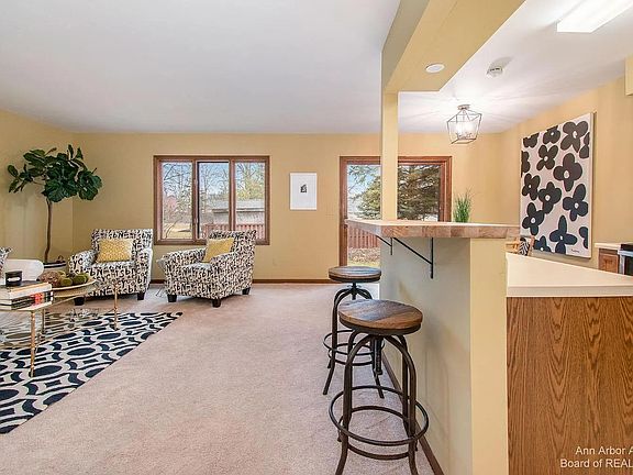 2nd image of 492 Park Pl