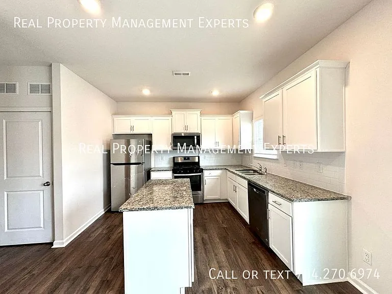 4025 Lampasas Ln — Photo 2