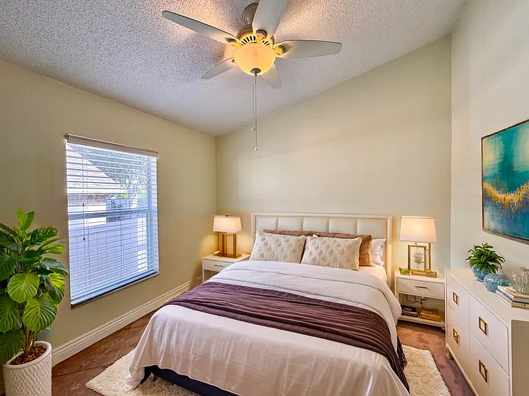 641 Samantha Ln — Photo 9