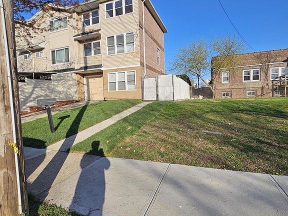 2nd image of 1060 Olympia Blvd