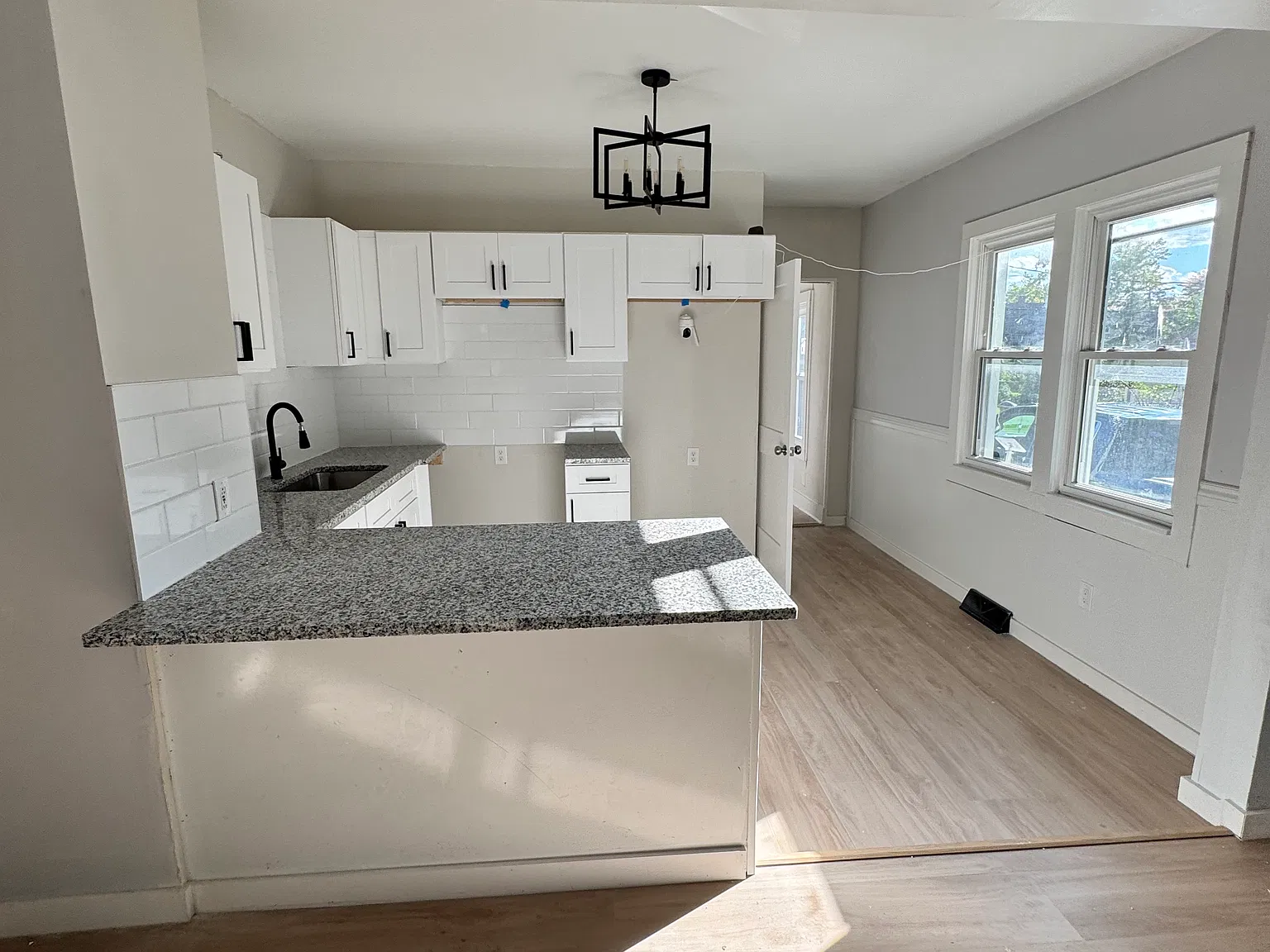 3 bed, 992 sqft, $1,850 — Photo 2