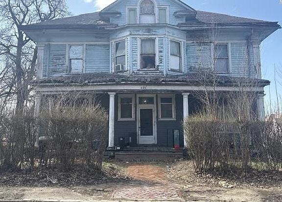 2nd image of 826 N 11th St