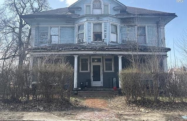 1st image of 826 N 11th St