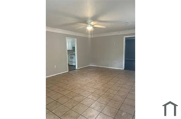 Building Photo - 3233 Woodview Dr