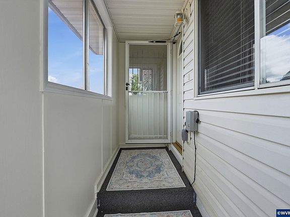 5th image of 2049 W Hayes St