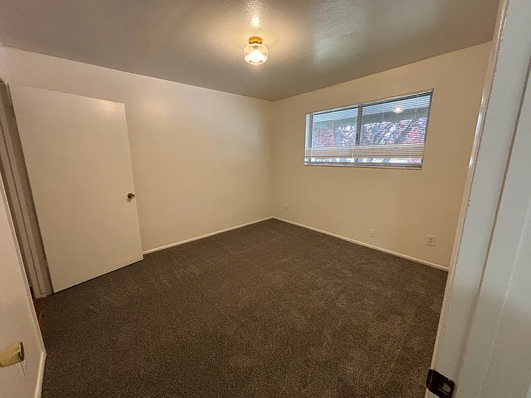 183 S 880 E #183 — Photo 11