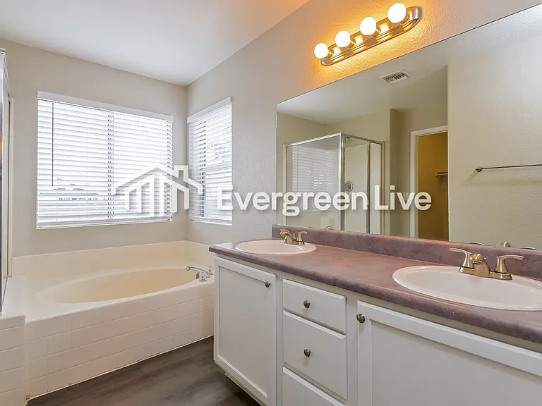 1801 W Calle Guadalajara — Photo 16