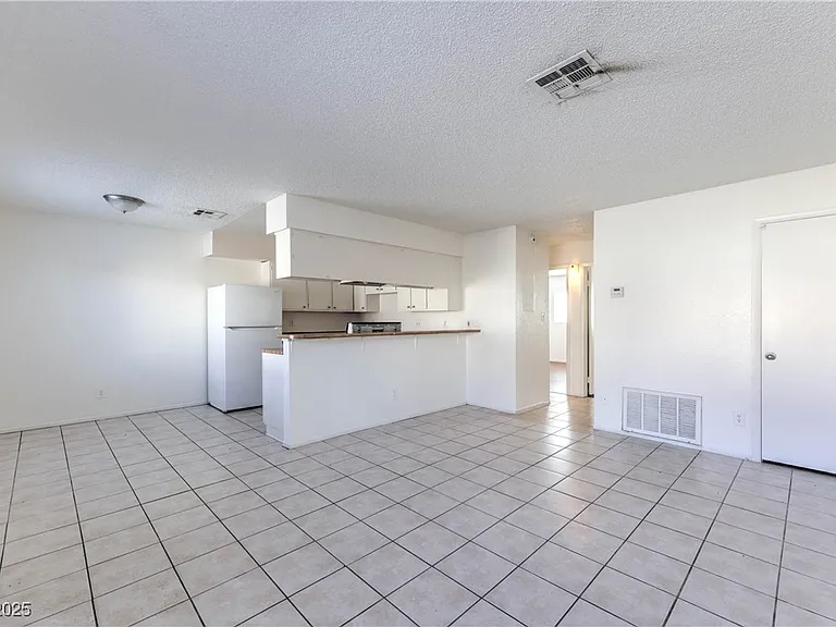 3109 N Walnut Rd #B — Photo 5