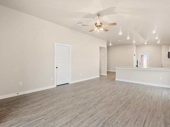 4th image of 2622 Tiffin Ave