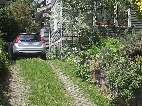 Driveway, 3 cars tandem