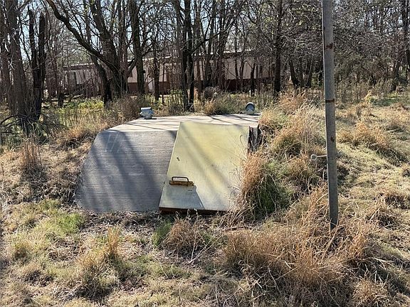 2nd image of 20586 E 1476th Rd