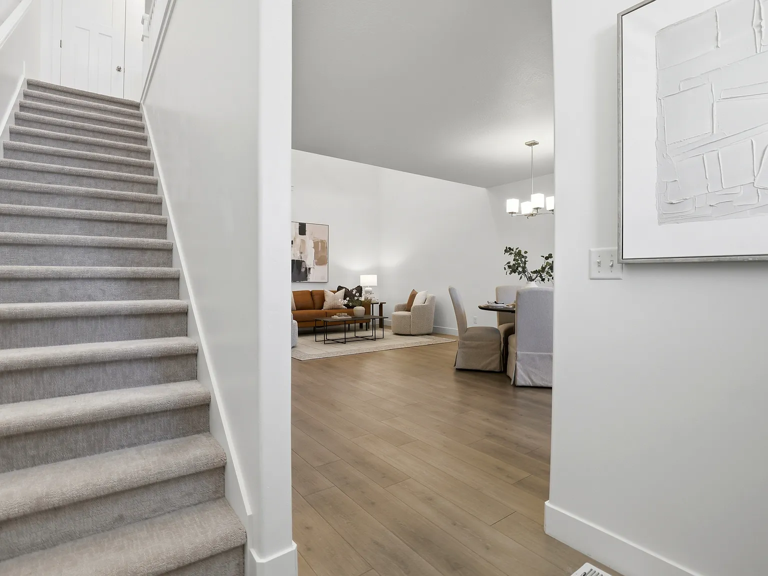 4 bed, 3.5 bath, 2400 sqft, $2,400 — Photo 3