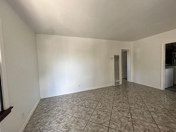 5th image of 4601 Catalpa St