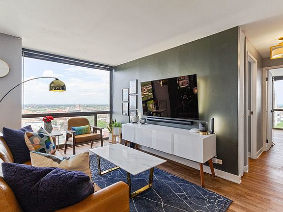 5th image of 4343 N Clarendon Ave APT 1917