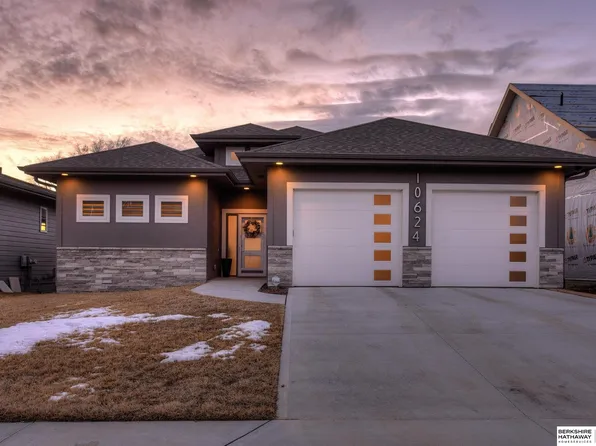 10624 S 127th Plz, Gretna, NE 68138